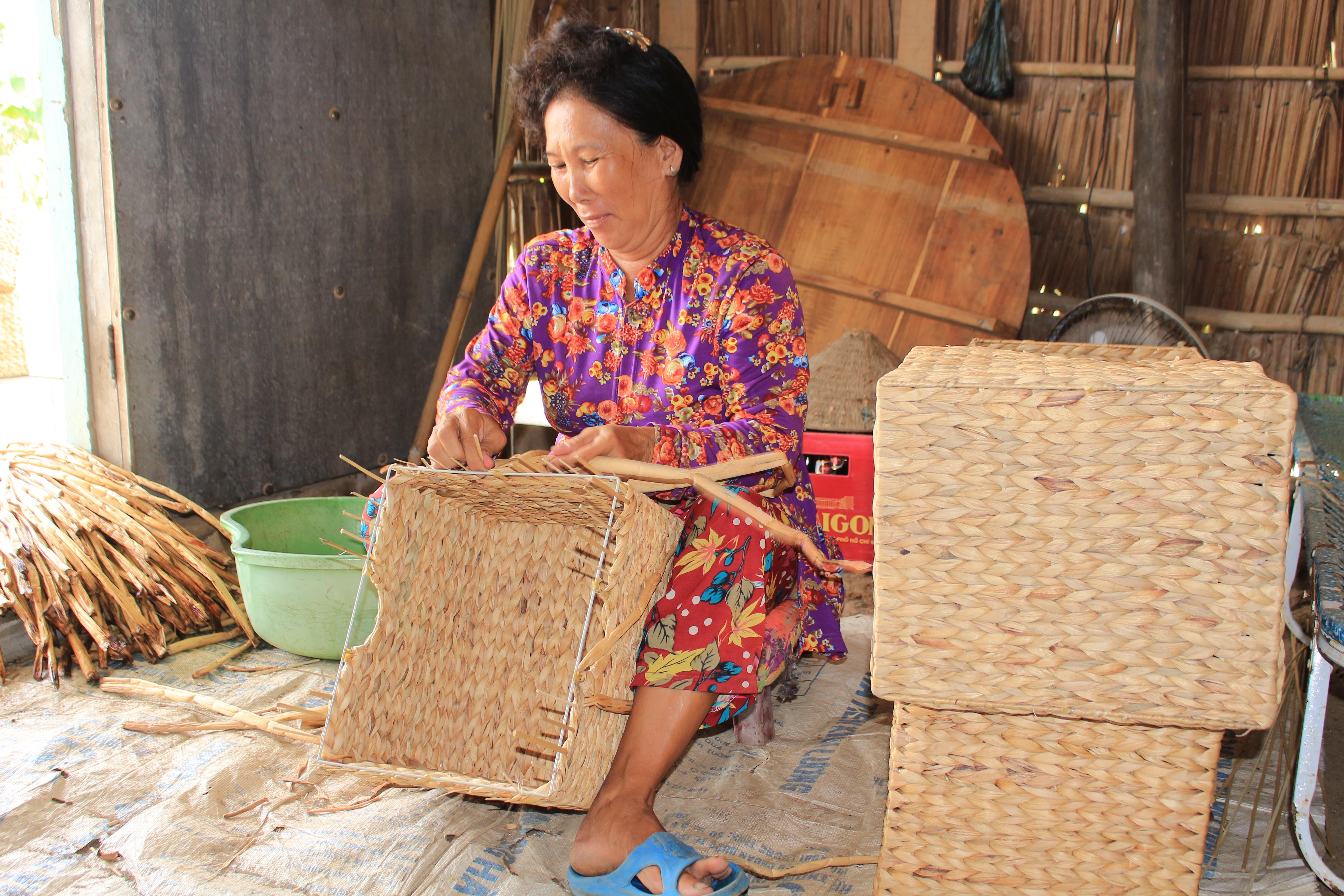 Giúp người dân lập nghiệp, phát triển sản xuất